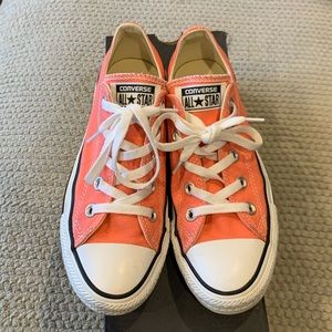 does shoe carnival sell converse